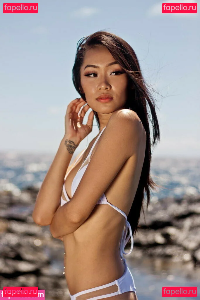 Elizabeth Tran Onlyfans Photo Gallery 