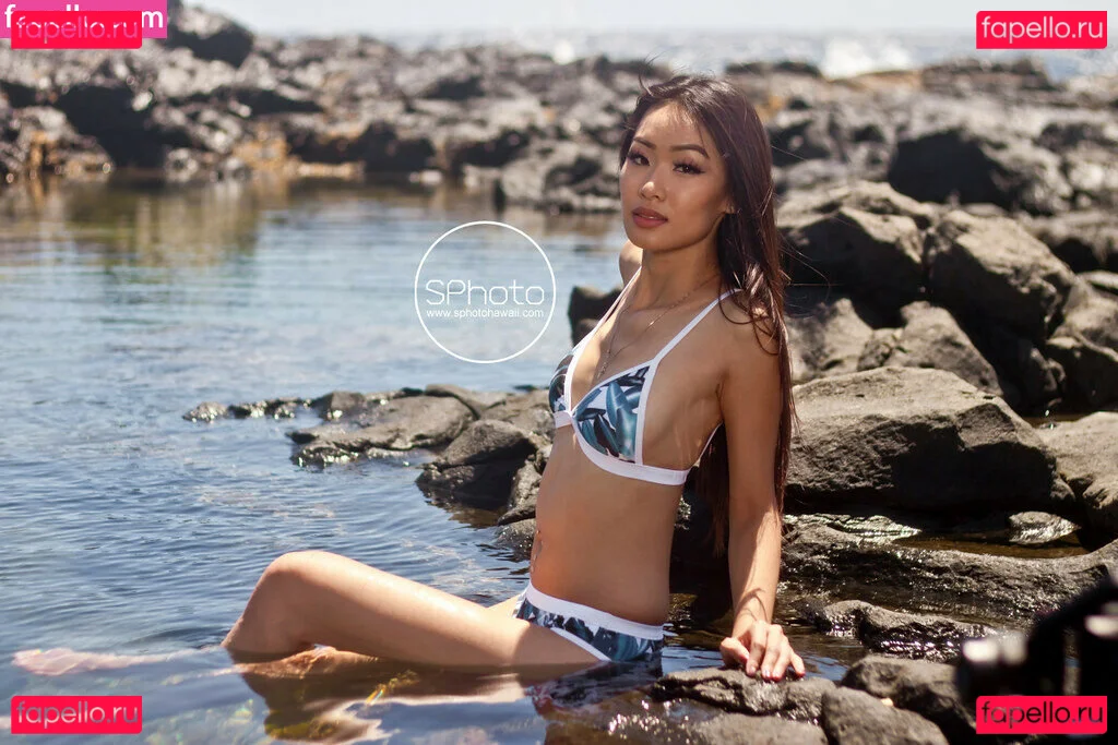 Elizabeth Tran Onlyfans Photo Gallery 