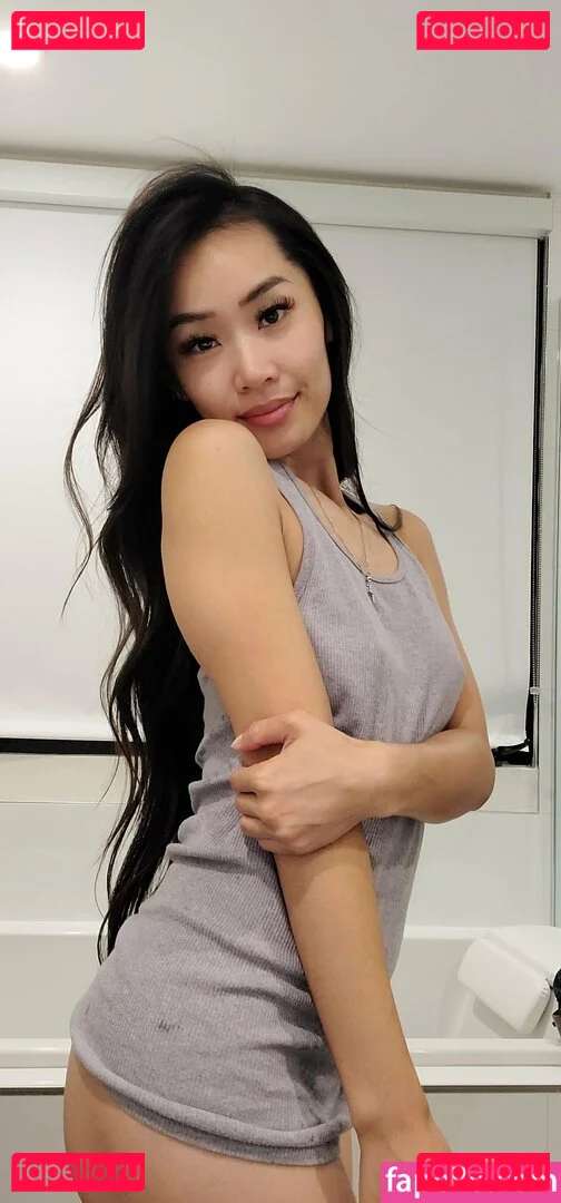 Elizabeth Tran Onlyfans Photo Gallery 