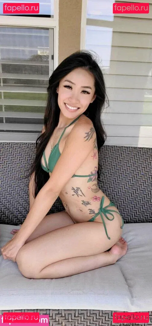 Elizabeth Tran Onlyfans Photo Gallery 
