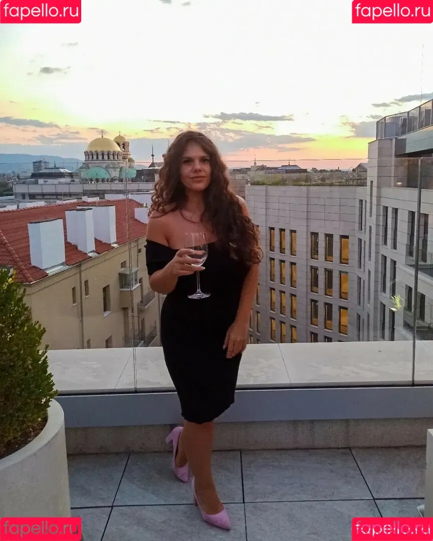 Eliza Stefanova Onlyfans Photo Gallery 