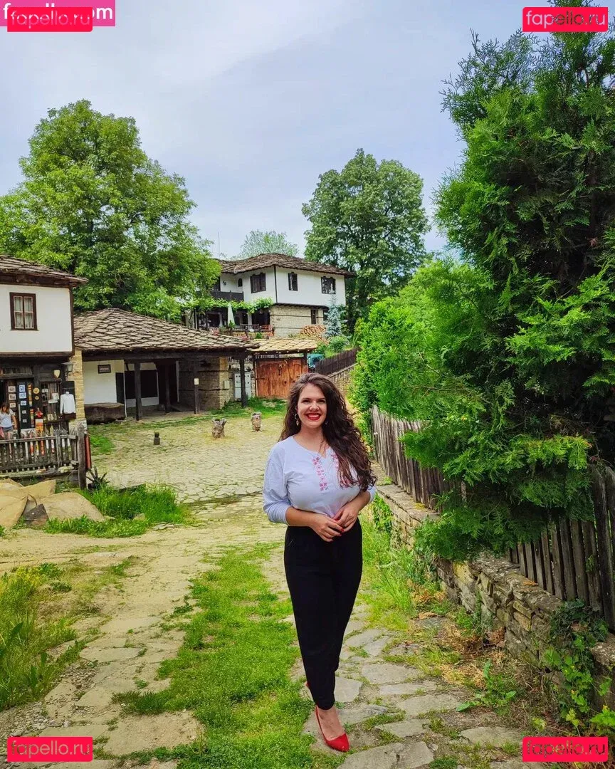 Eliza Stefanova Onlyfans Photo Gallery 