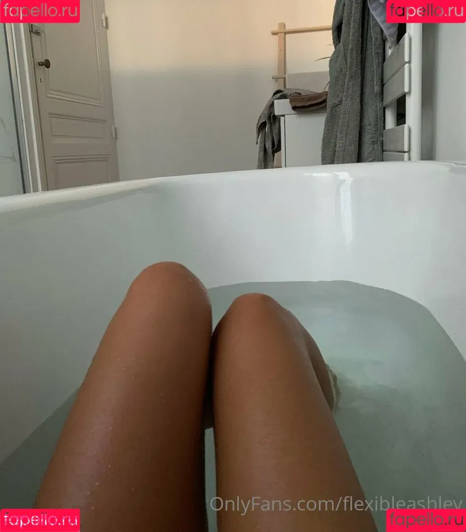flexibleashley Onlyfans Photo Gallery 