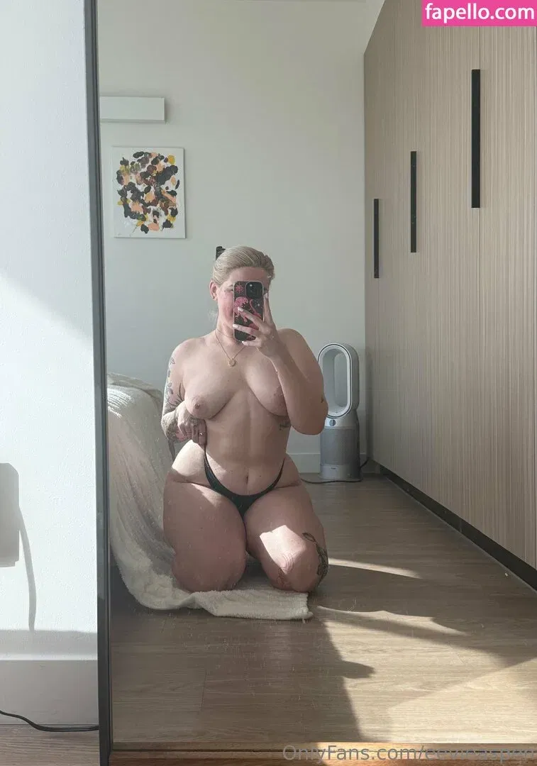 eevieaspen Onlyfans Photo Gallery 