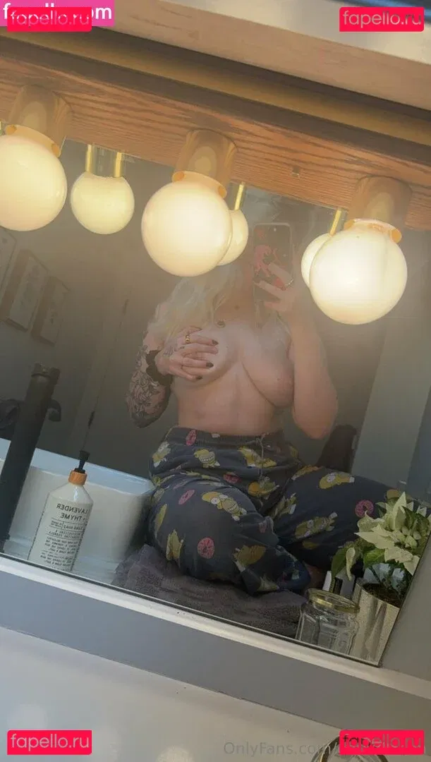 eevieaspen Onlyfans Photo Gallery 