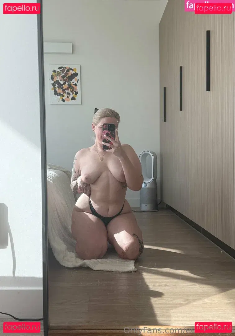 eevieaspen Onlyfans Photo Gallery 