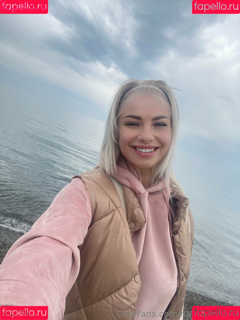 natalialebova Onlyfans Photo Gallery 