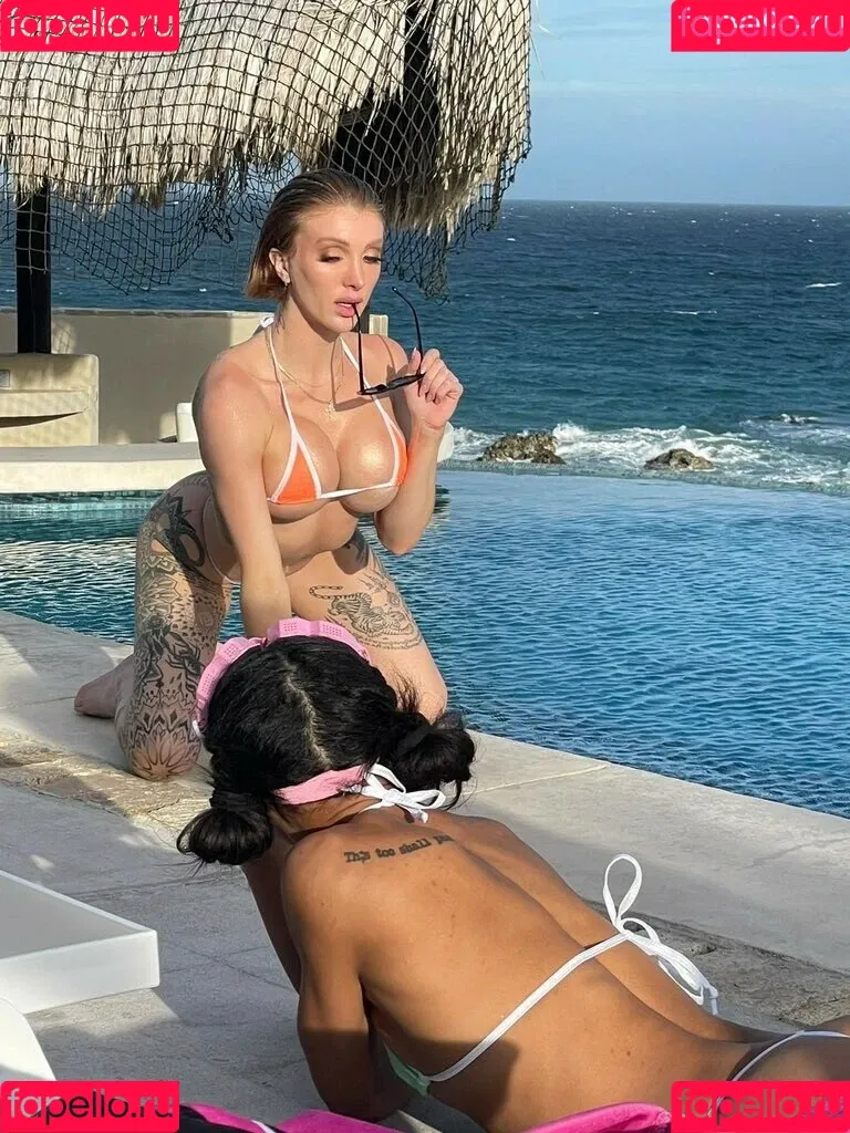 urfavredhead Onlyfans Photo Gallery 