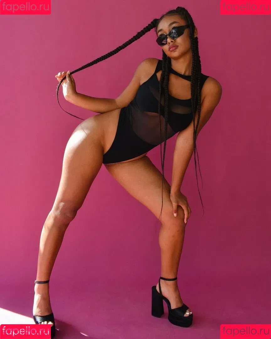 llleasy Onlyfans Photo Gallery 