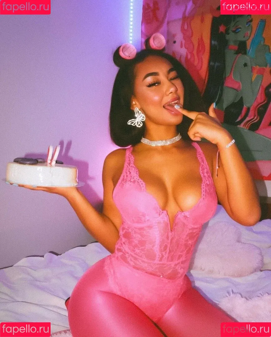 llleasy Onlyfans Photo Gallery 