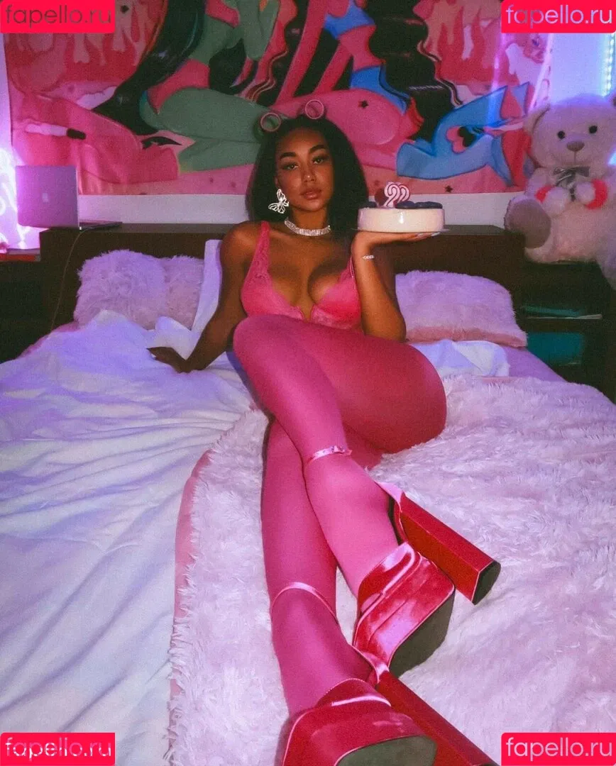 llleasy Onlyfans Photo Gallery 