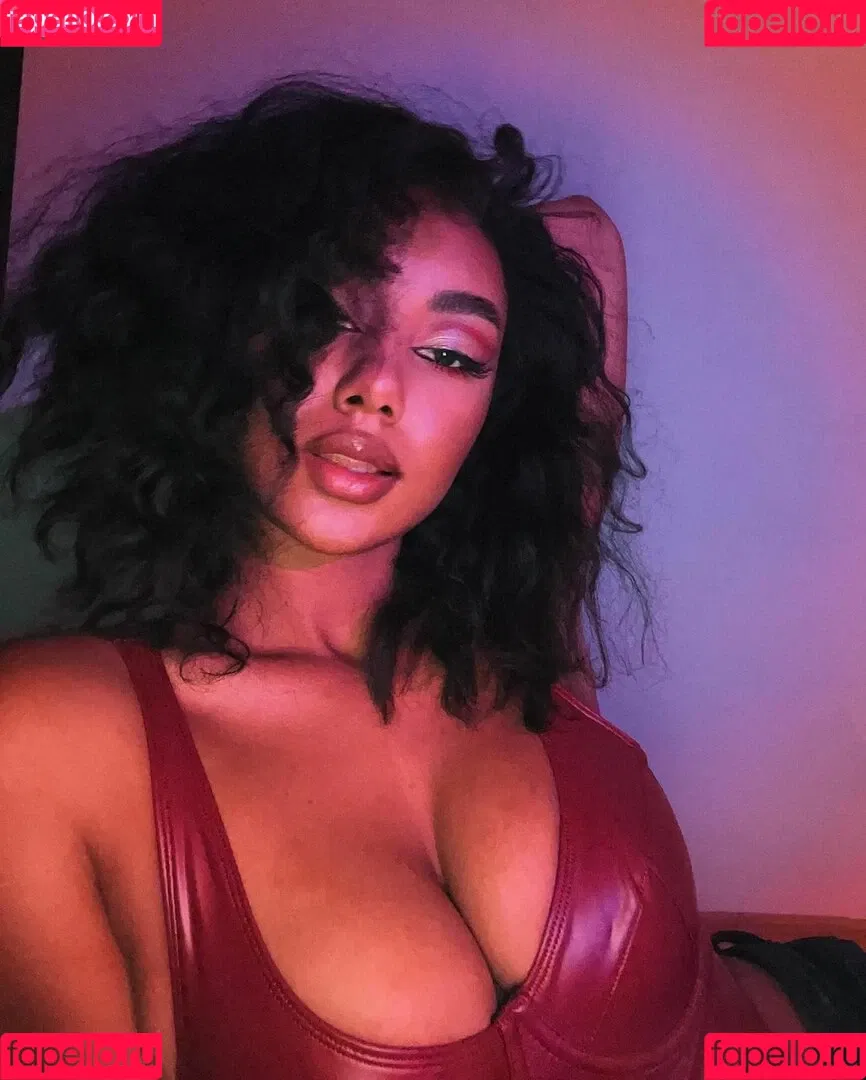 llleasy Onlyfans Photo Gallery 