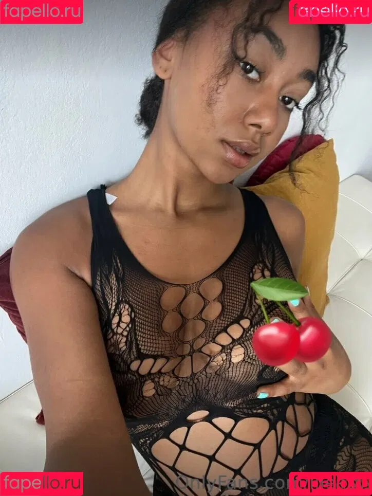 llleasy Onlyfans Photo Gallery 