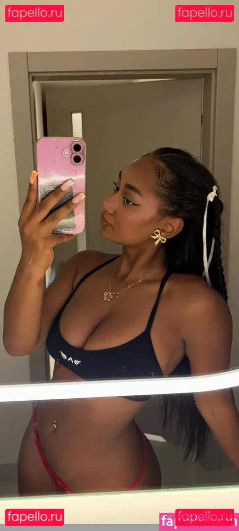 llleasy Onlyfans Photo Gallery 