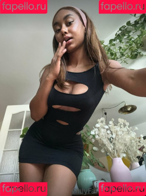 llleasy Onlyfans Photo Gallery 