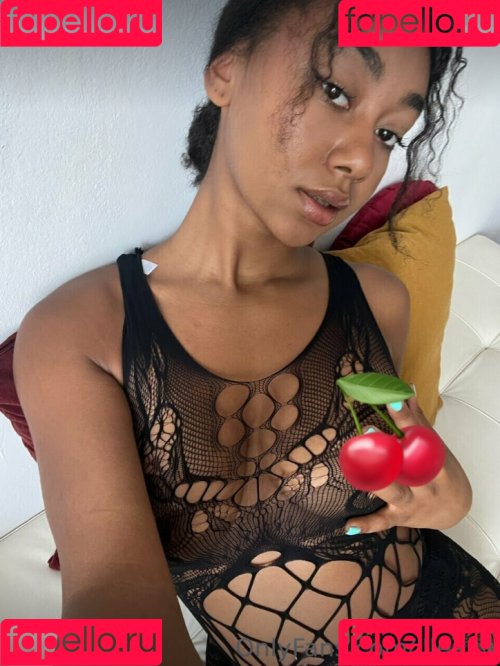 llleasy Onlyfans Photo Gallery 