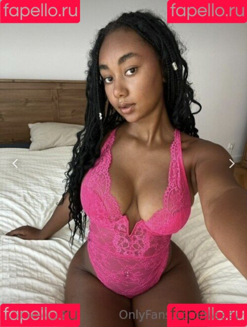 llleasy Onlyfans Photo Gallery 