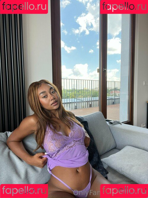 llleasy Onlyfans Photo Gallery 