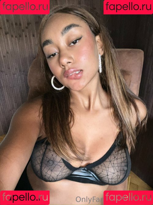 llleasy Onlyfans Photo Gallery 