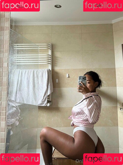 llleasy Onlyfans Photo Gallery 