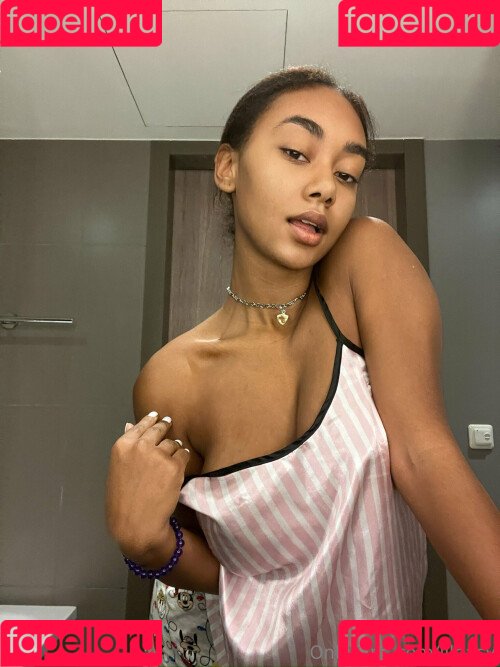 llleasy Onlyfans Photo Gallery 