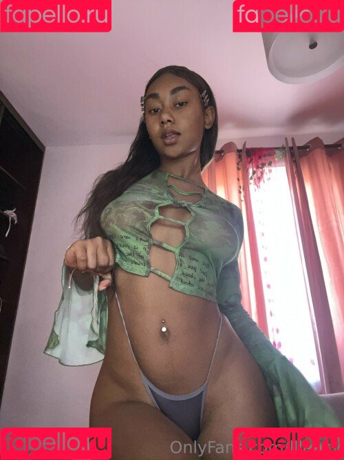 llleasy Onlyfans Photo Gallery 