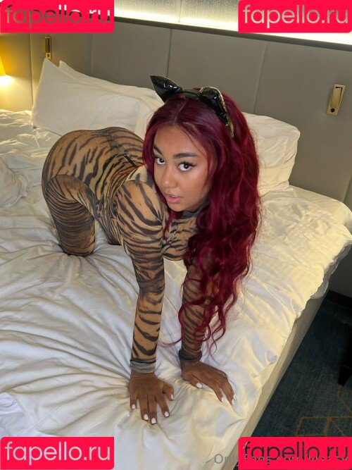 llleasy Onlyfans Photo Gallery 