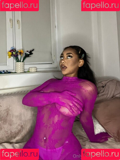 llleasy Onlyfans Photo Gallery 