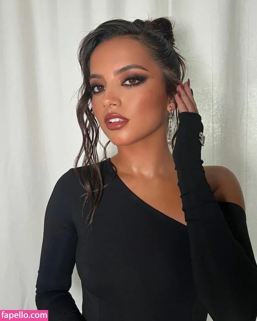 Isabela Merced Onlyfans Photo Gallery 