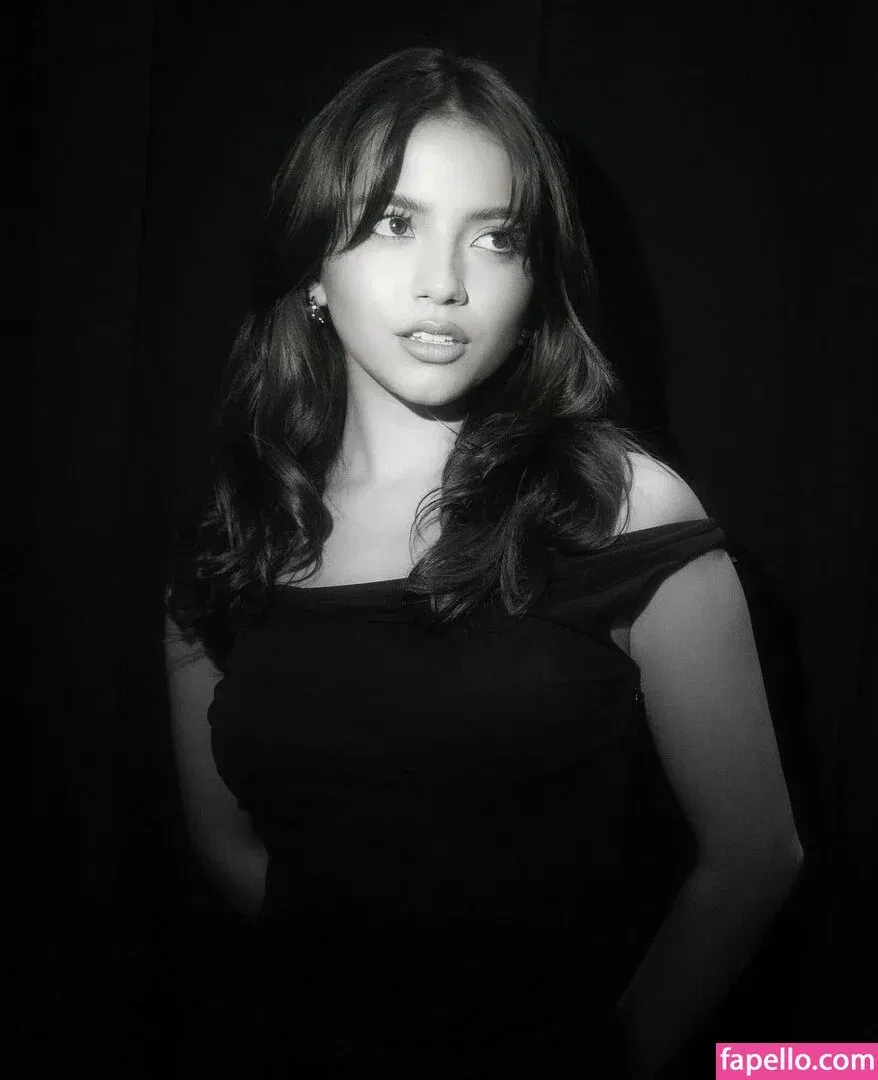 Isabela Merced Onlyfans Photo Gallery 