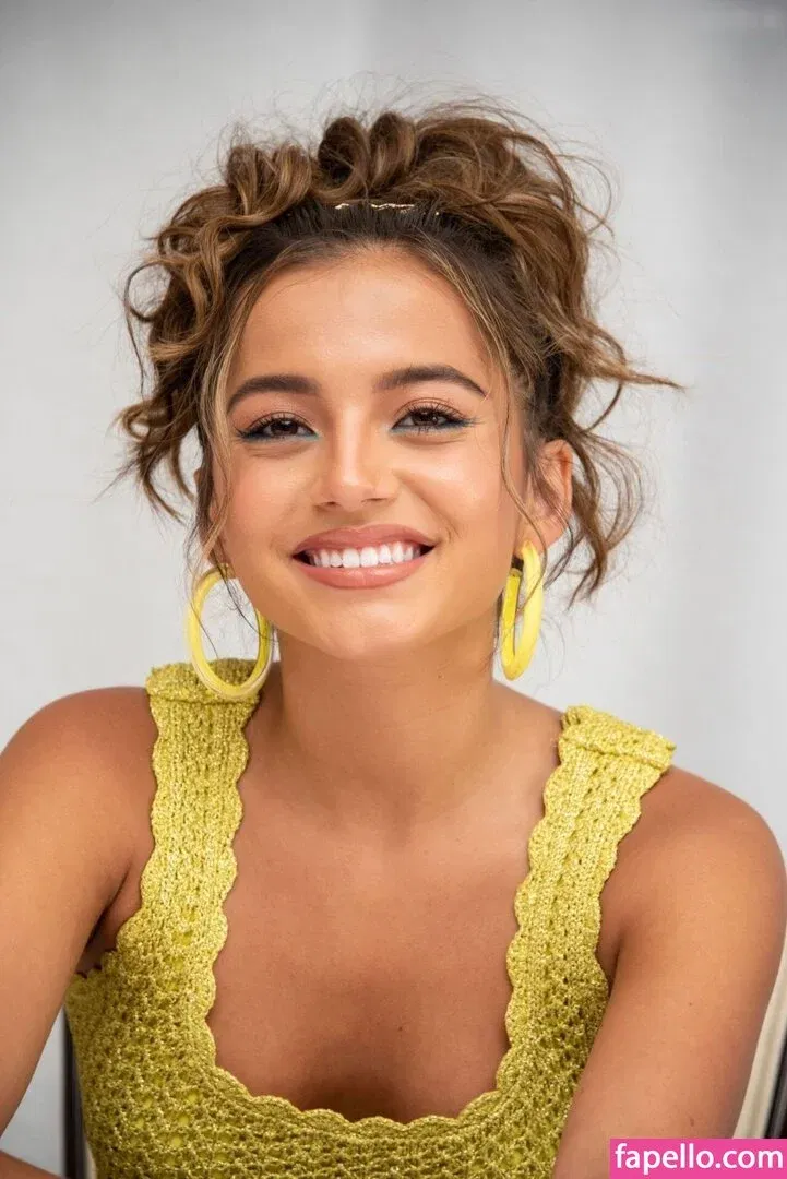 Isabela Merced Onlyfans Photo Gallery 