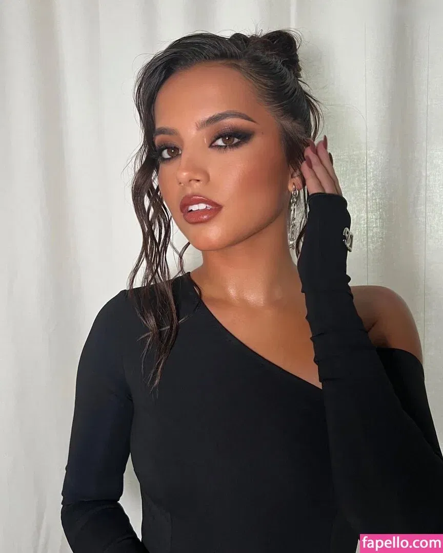 Isabela Merced Onlyfans Photo Gallery 