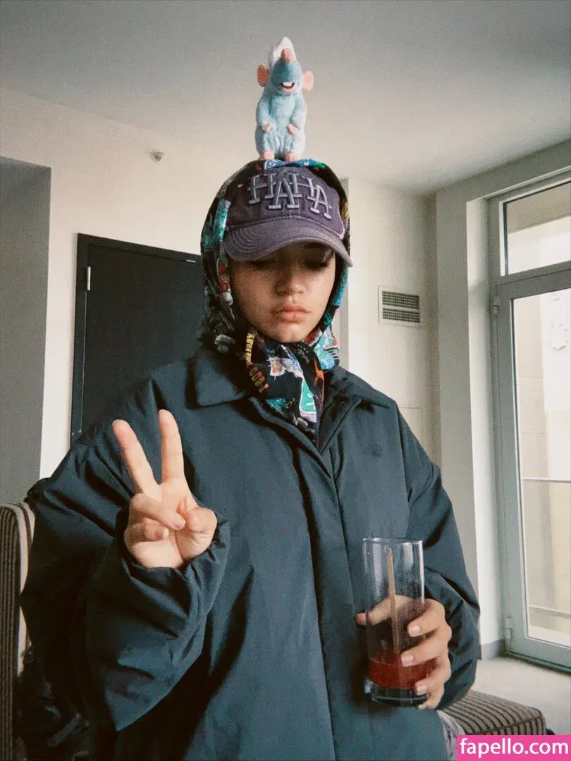 Isabela Merced Onlyfans Photo Gallery 