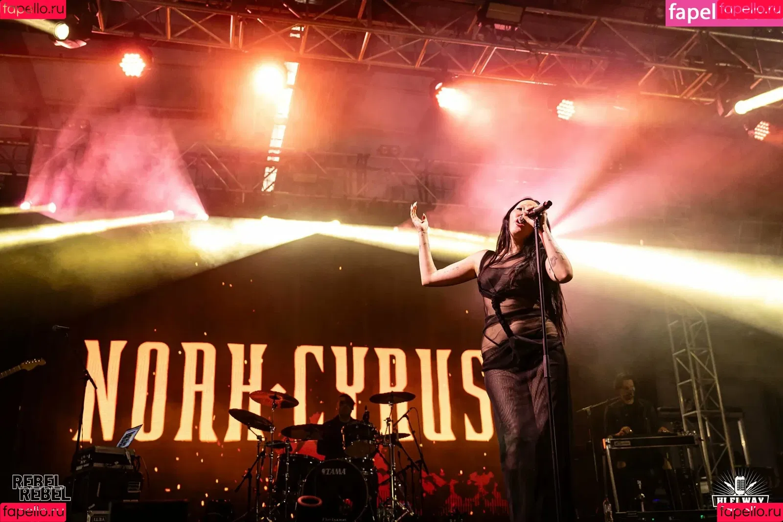 Noah Cyrus Onlyfans Photo Gallery 