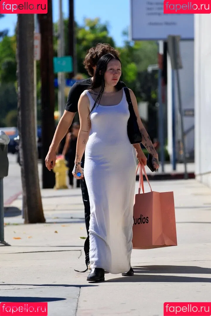 Noah Cyrus Onlyfans Photo Gallery 