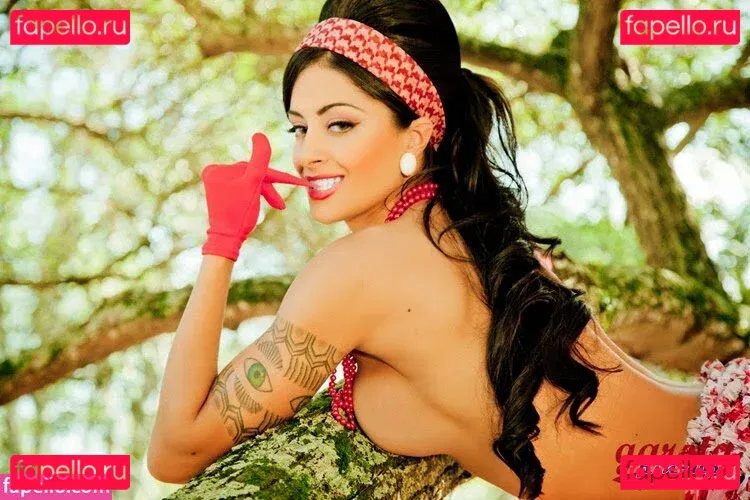 Aline Riscado Onlyfans Photo Gallery 