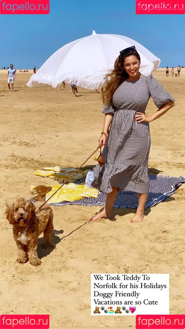 Kelly Brook Onlyfans Photo Gallery 