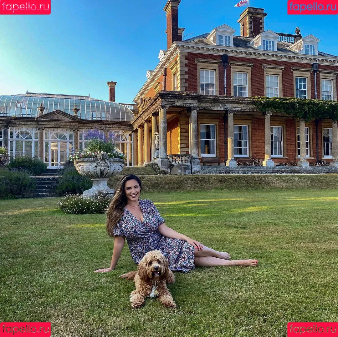 Kelly Brook Onlyfans Photo Gallery 