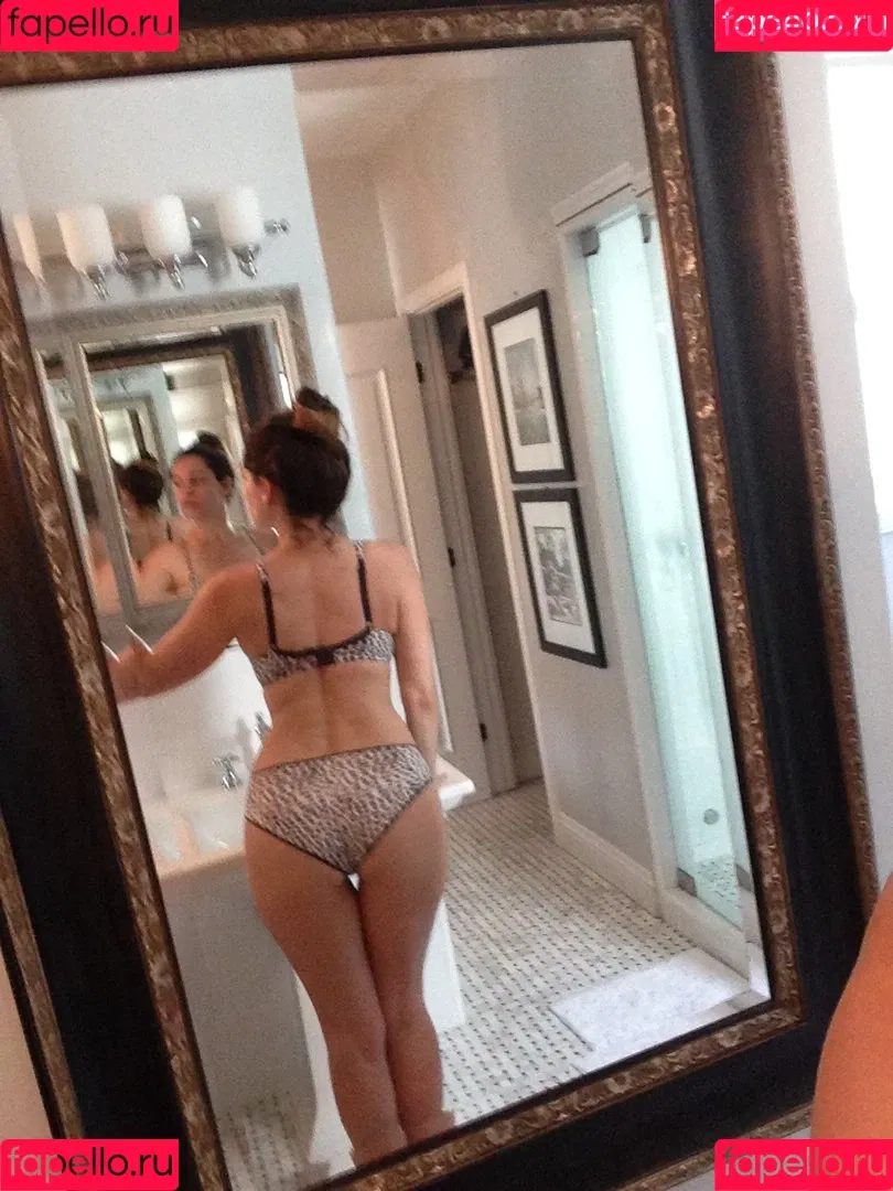 Kelly Brook Onlyfans Photo Gallery 