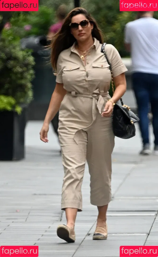 Kelly Brook Onlyfans Photo Gallery 