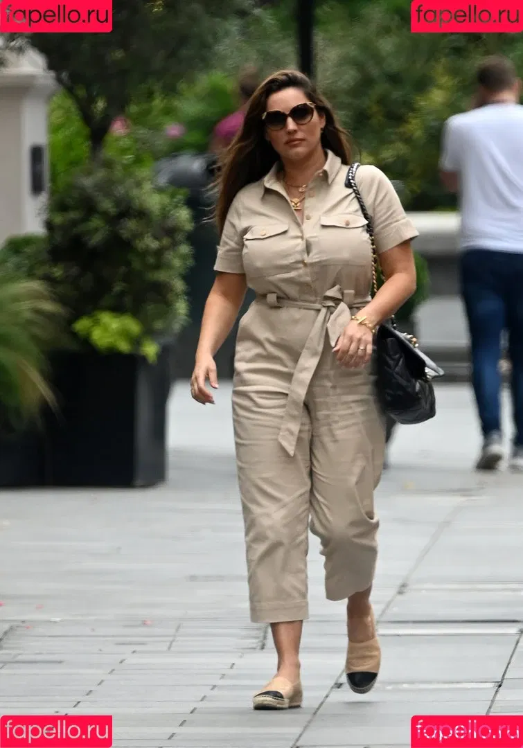 Kelly Brook Onlyfans Photo Gallery 