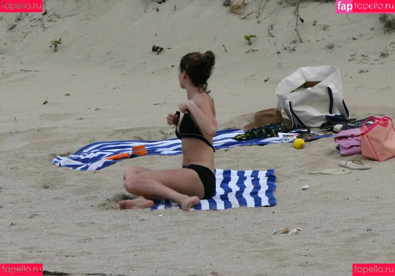 Kelly Brook Onlyfans Photo Gallery 