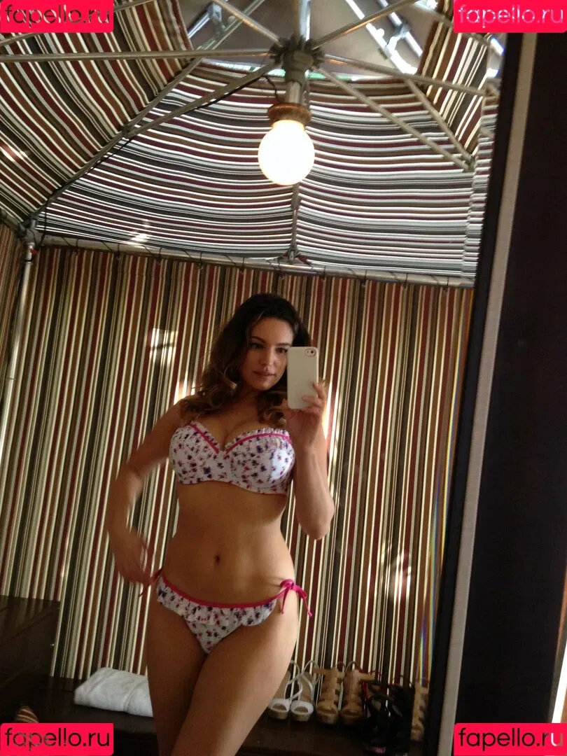 Kelly Brook Onlyfans Photo Gallery 