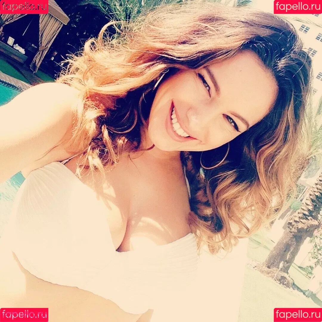 Kelly Brook Onlyfans Photo Gallery 