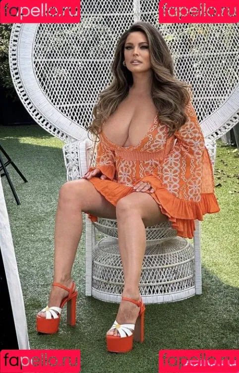 Kelly Brook Onlyfans Photo Gallery 