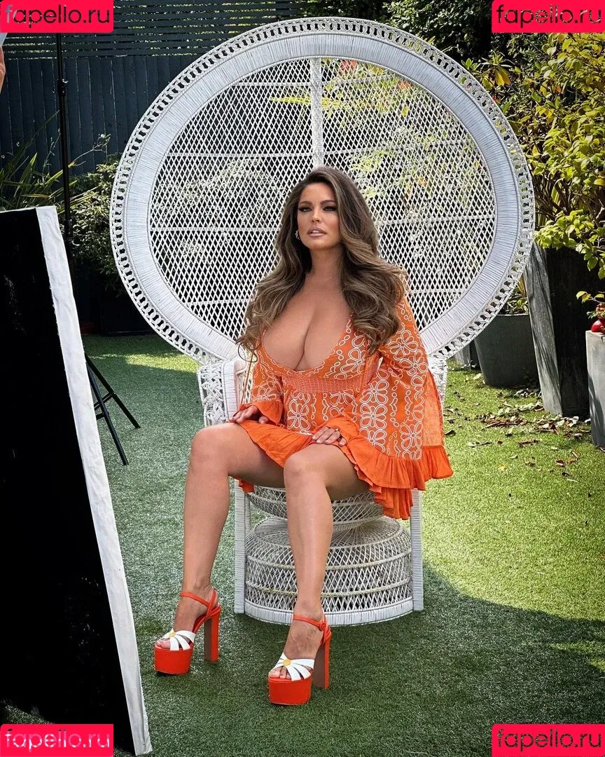 Kelly Brook Onlyfans Photo Gallery 