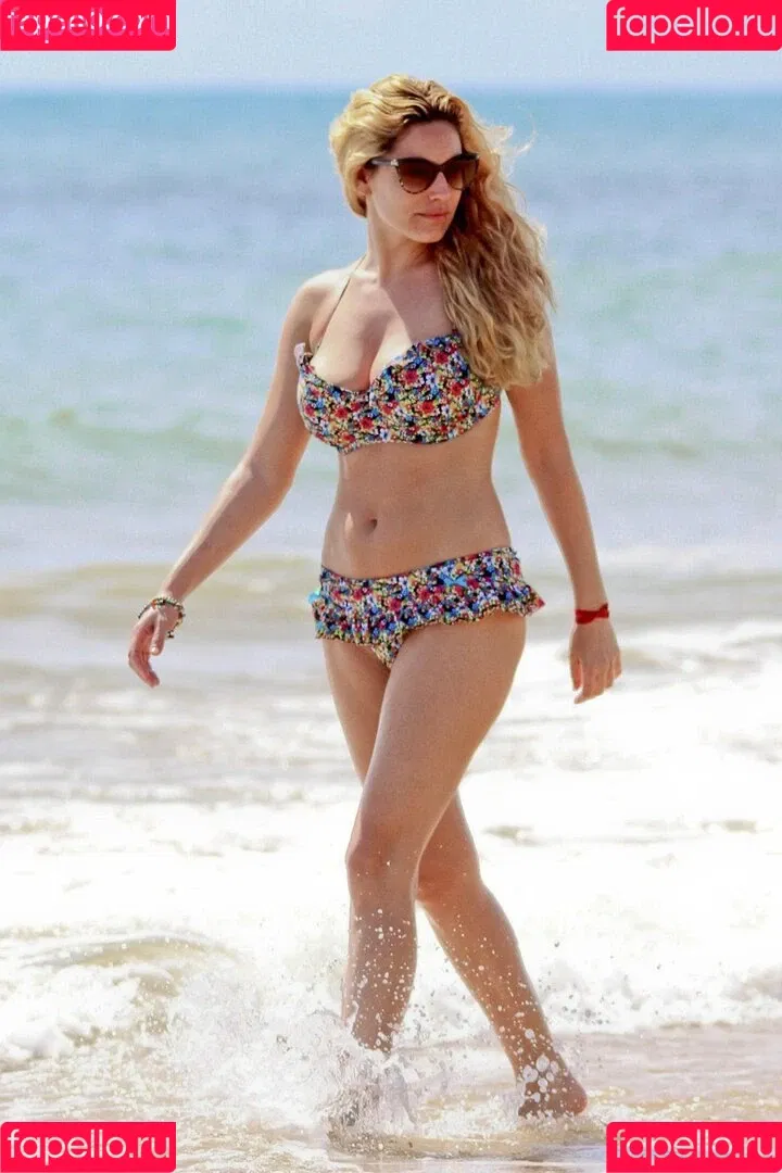 Kelly Brook Onlyfans Photo Gallery 