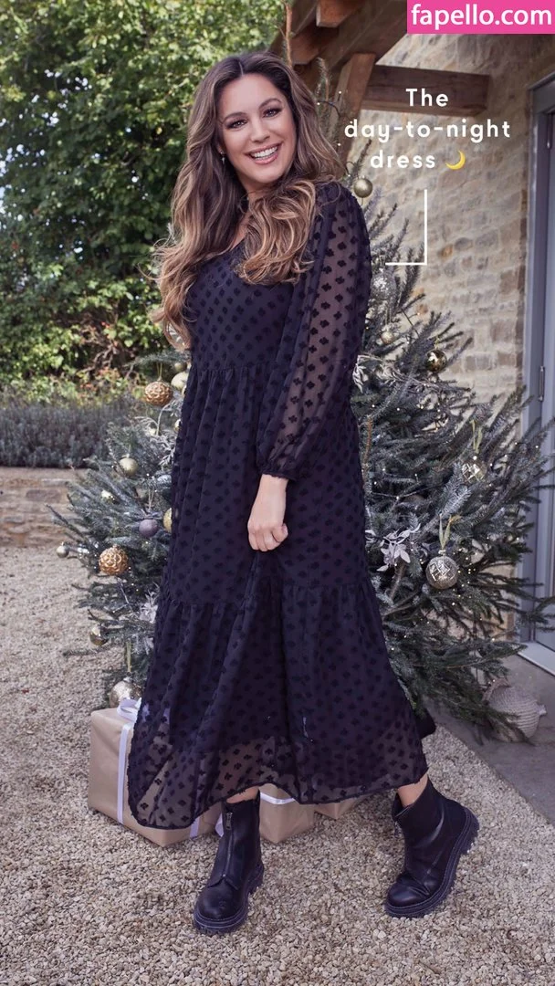 Kelly Brook Onlyfans Photo Gallery 