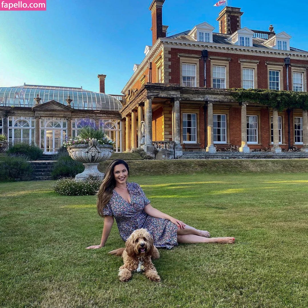 Kelly Brook Onlyfans Photo Gallery 