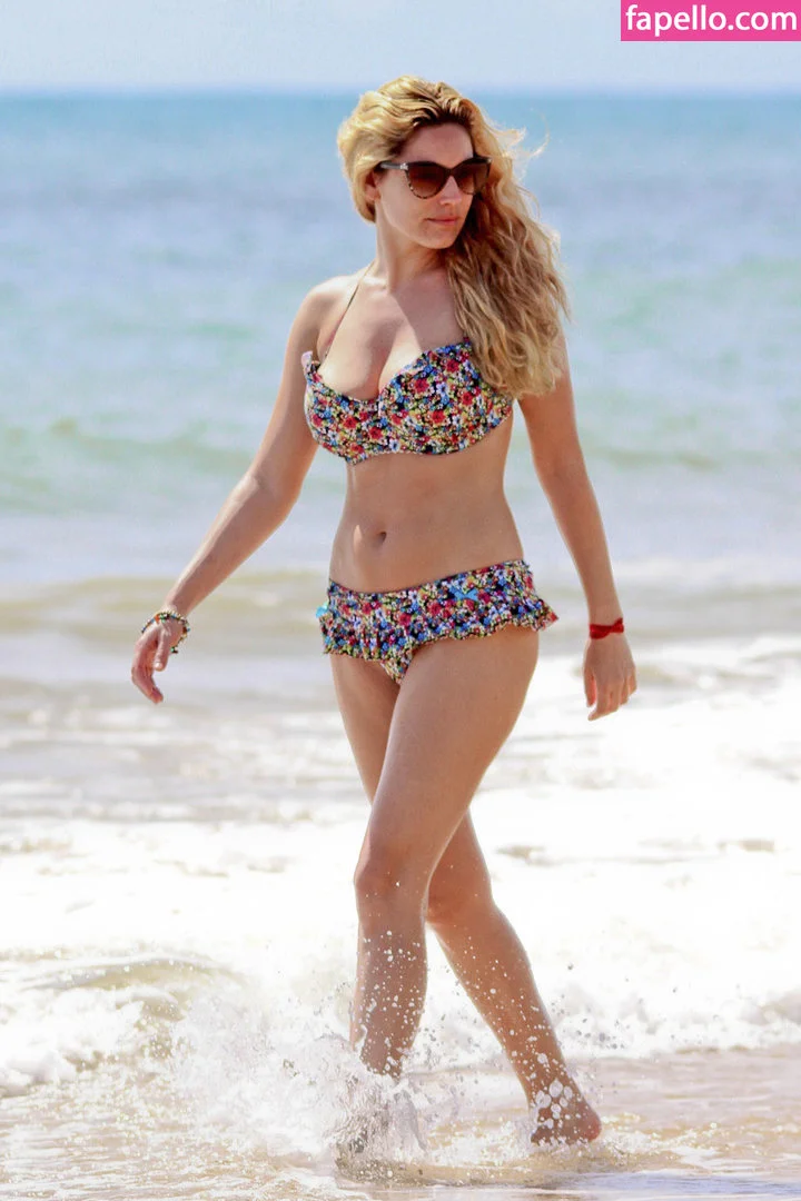 Kelly Brook Onlyfans Photo Gallery 